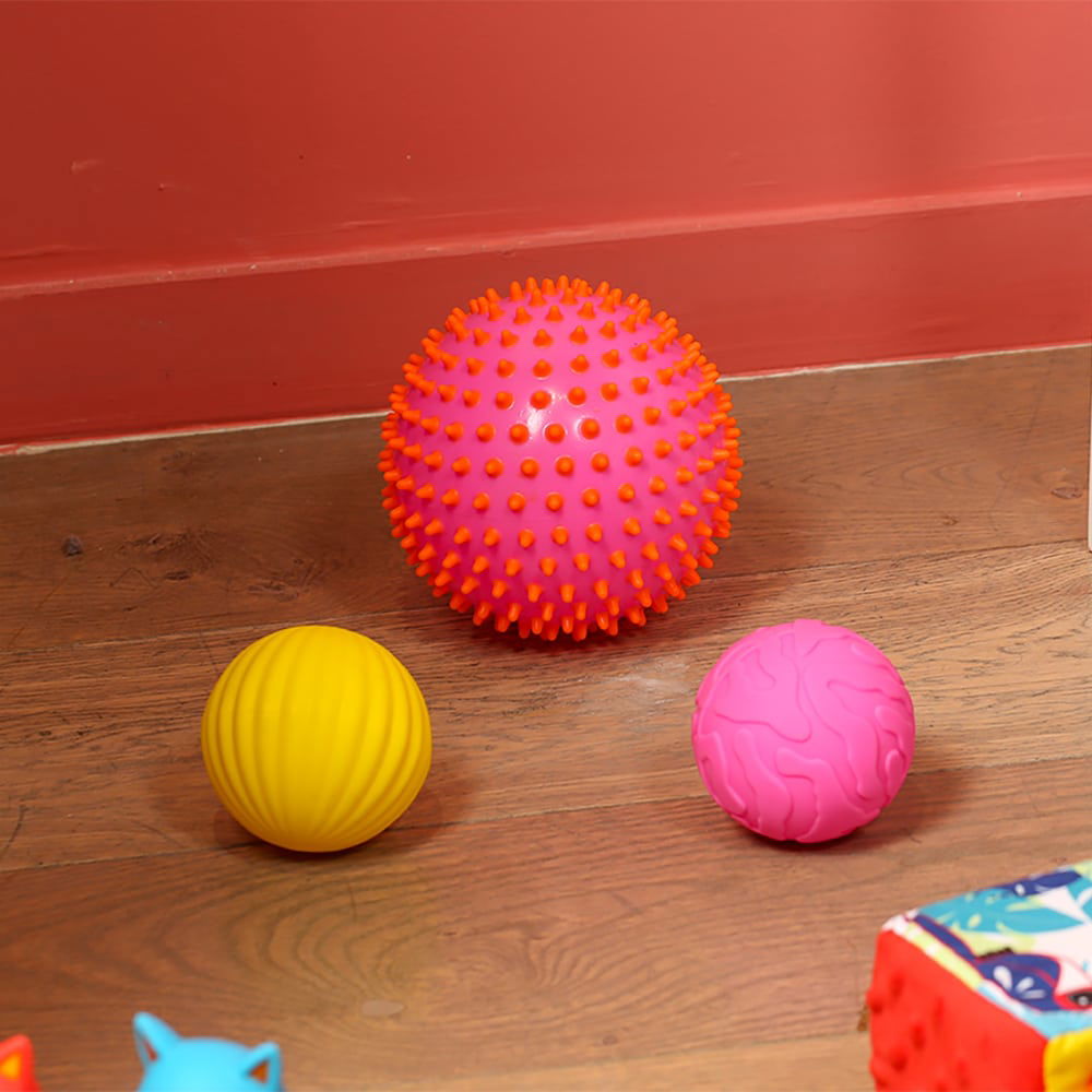 Coffret 3 Balles Sensorielles Rose 6M+  - LUDI